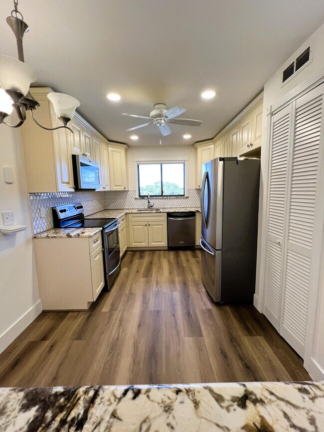 Building Photo - 7770 Tahiti Ln
