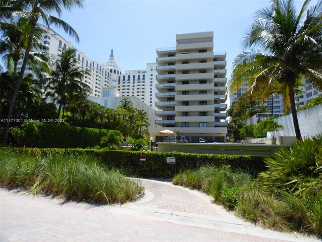 Building Photo - 1623 Collins Ave