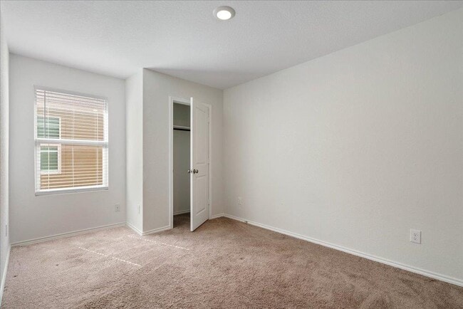 Building Photo - 1359 White Willow Dr