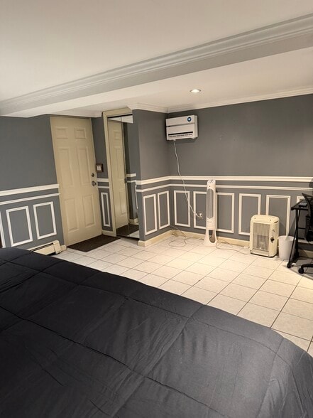 Building Photo - 32 Paerdegat 2nd St