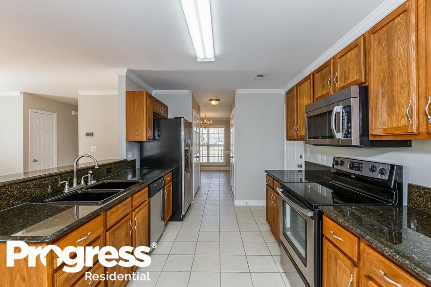 Building Photo - 1440 Standish Dr