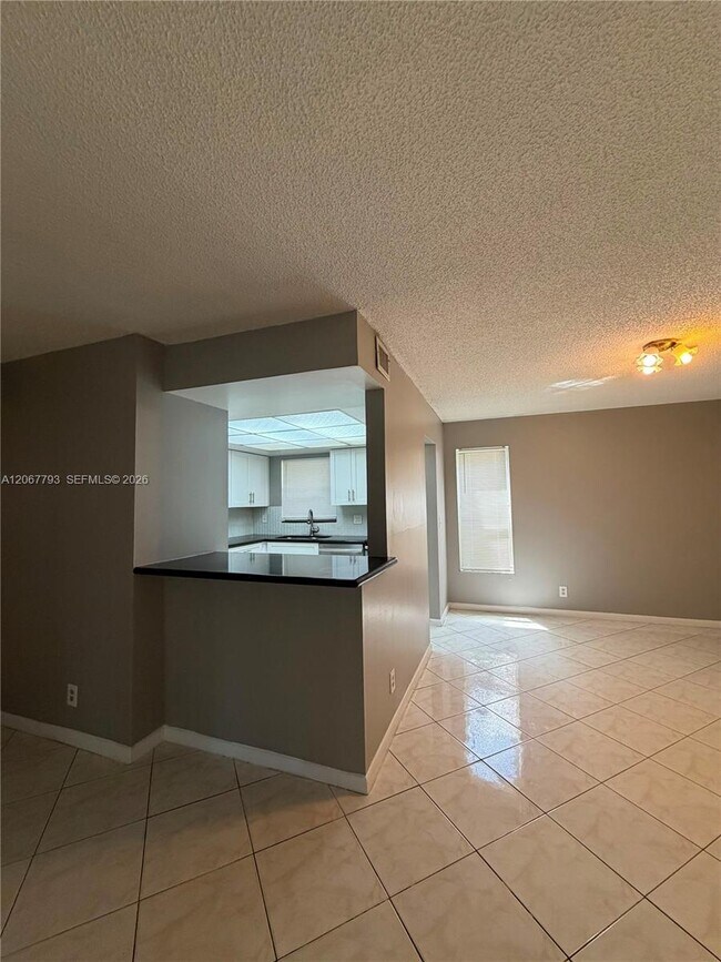 Building Photo - 3100 Riverside Dr