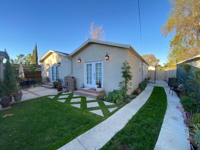Building Photo - 7526 Gloria Ave