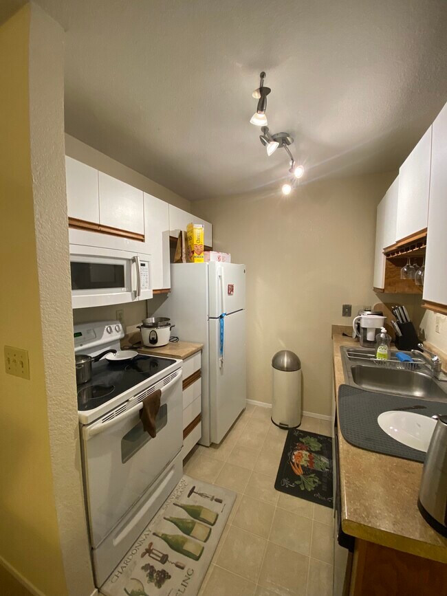 Building Photo - 6946 Chantel Ct