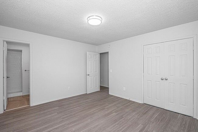 Building Photo - Corner-Lot 3Bedroom Charmer in Yukon with Fireplace & Enclosed Patio!