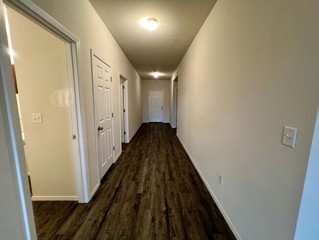 Building Photo - 8109 Dogwood Dr