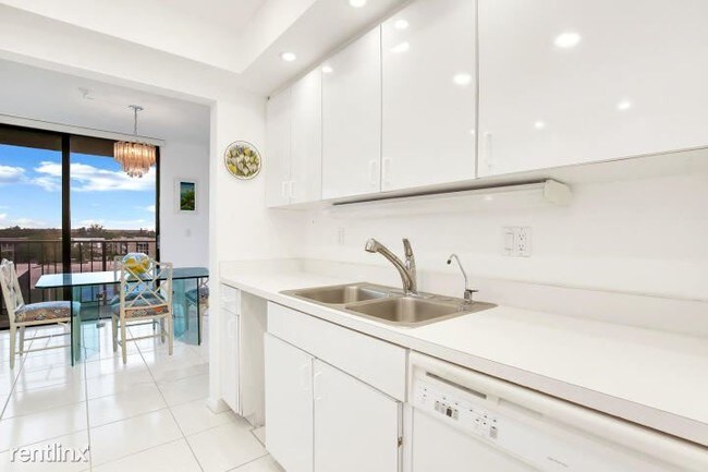Building Photo - 2 br, 2 bath Condo - 899 Jeffery St Apt 602