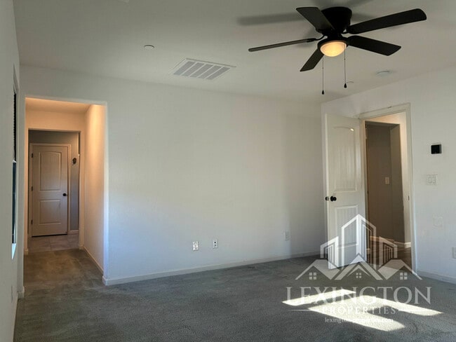 Building Photo - Elegant, 3BD/2.5BA, Sacramento Home in Nat...
