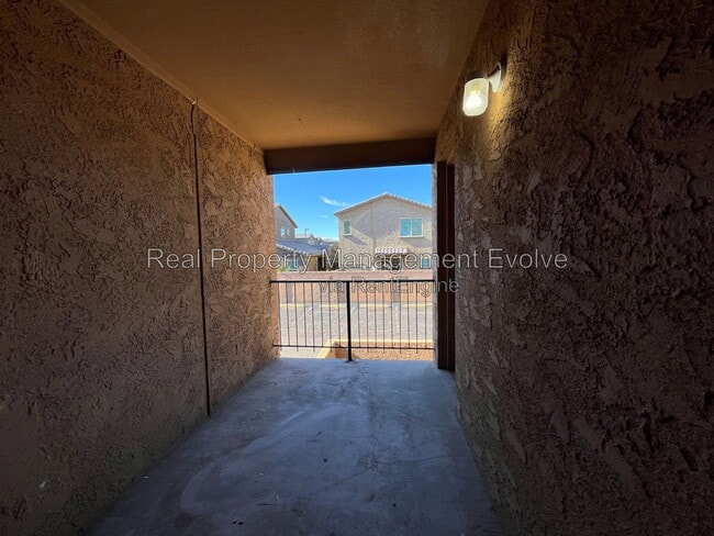 Building Photo - 7110 E Continental Dr