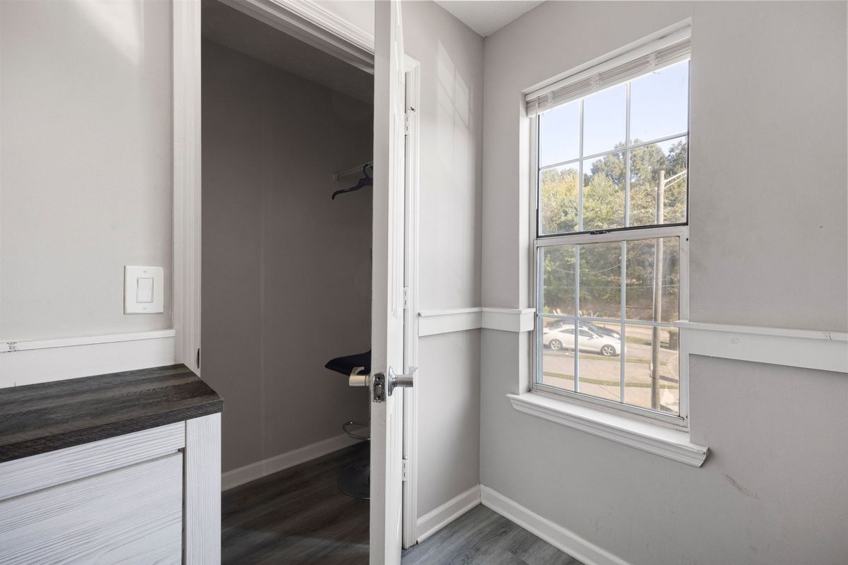 Building Photo - 1871 Grant Ct