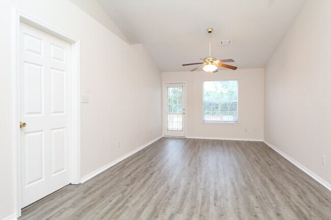 Building Photo - 2BR/2BA End Unit in West Pensacola – Pet F...