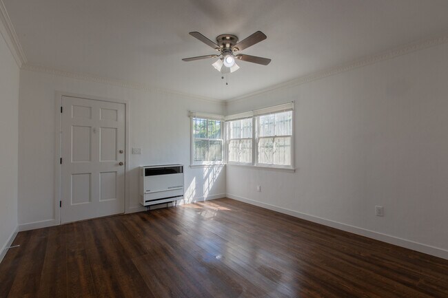 Building Photo - 5421 S Gramercy Pl