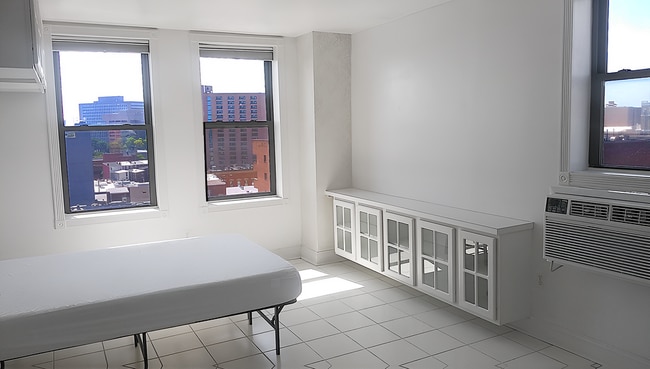 Building Photo - 1001 St Paul St