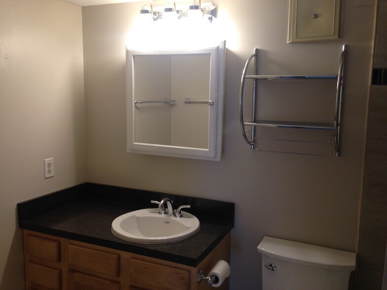 Building Photo - 809 Highwood Dr