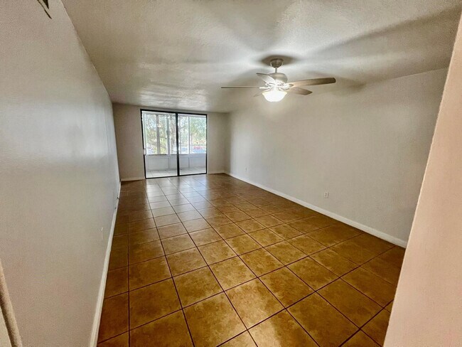 Building Photo - 1810 N Lauderdale Ave