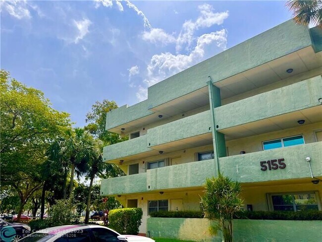 Building Photo - 5155 E Sabal Palm Blvd