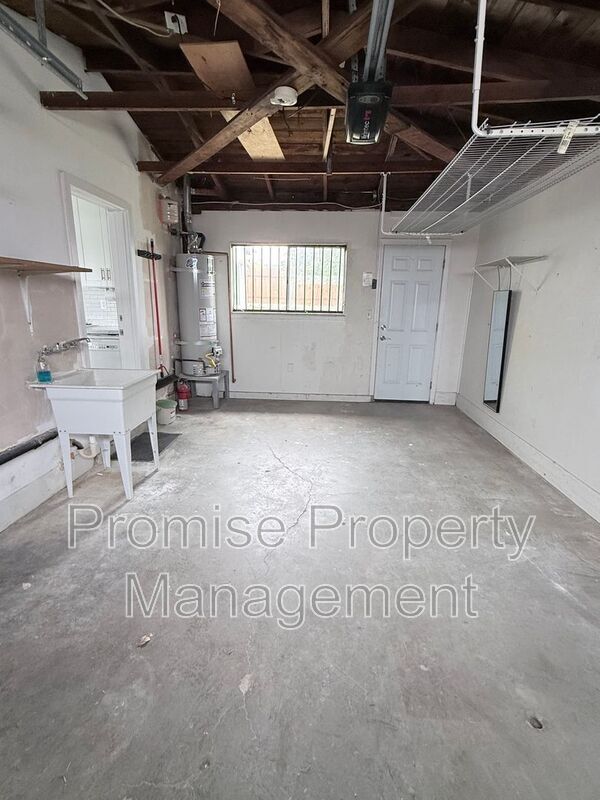 Building Photo - 1601 Walton St