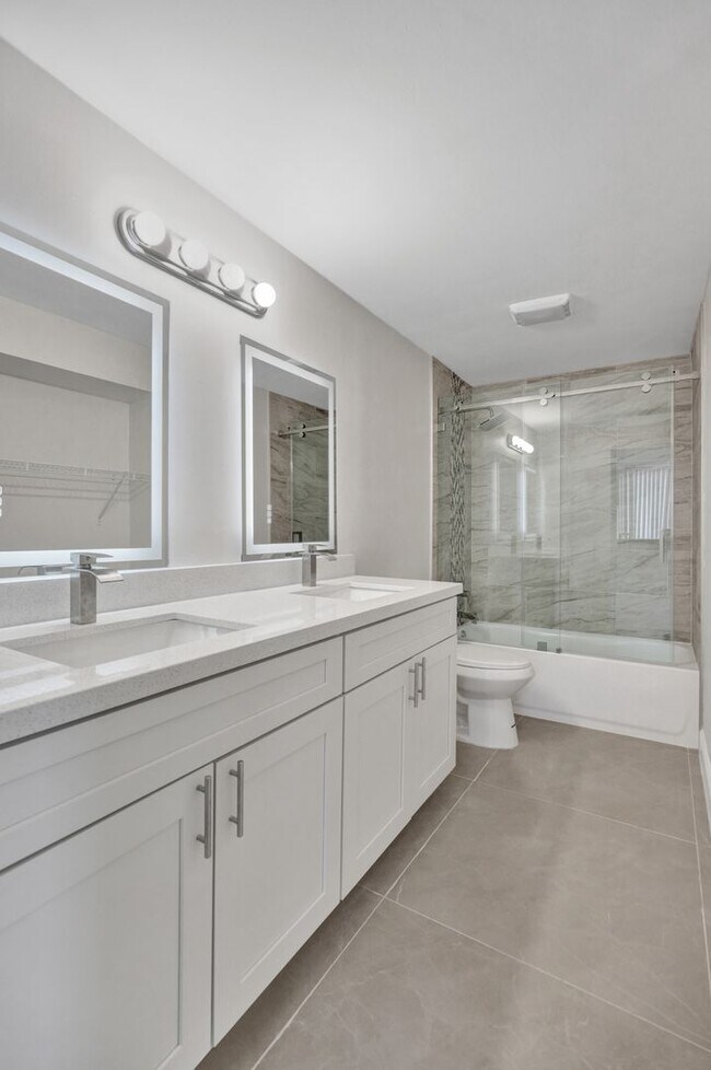 Building Photo - 4810