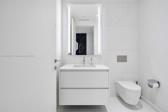 Building Photo - 300 Biscayne Blvd Way