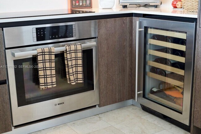 Building Photo - 68 SE 6th St