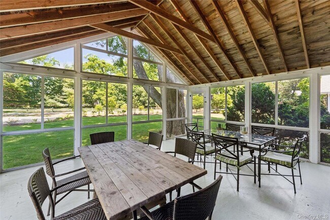 Building Photo - 695 Main St