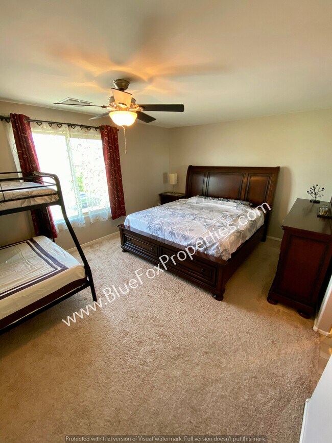 Building Photo - 9009 W Rolling Springs Dr