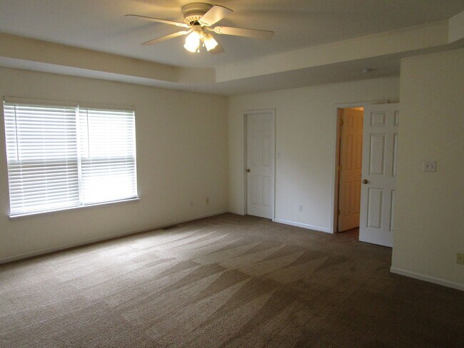 Building Photo - 5004-5006-5006 Betty Jean Way