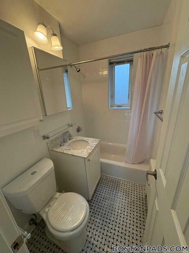 Building Photo - 72 St Paul St