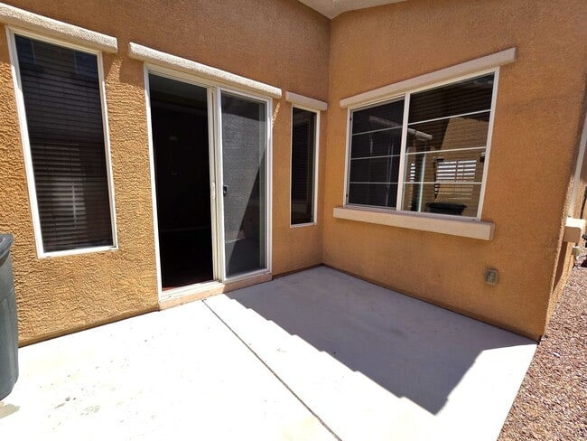 Building Photo - 3 Bedroom Single Story in Providence Gated Community
