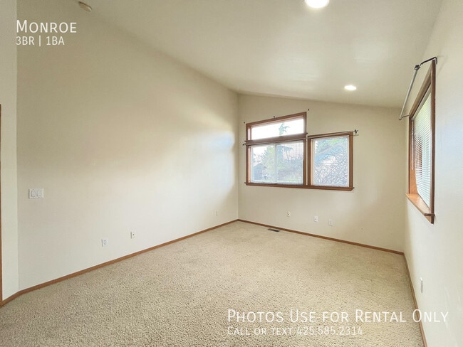 Building Photo - Monroe-
