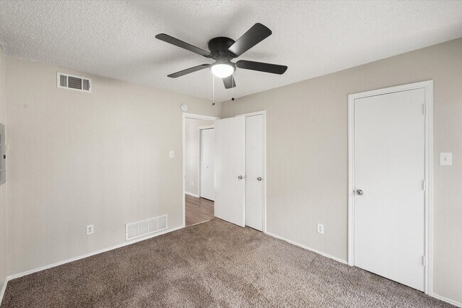 Building Photo - 311 Kings Way Dr