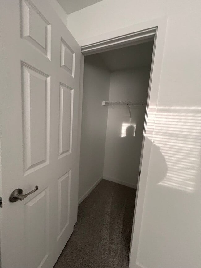 Building Photo - 3 Bed 3 Bath TownHome