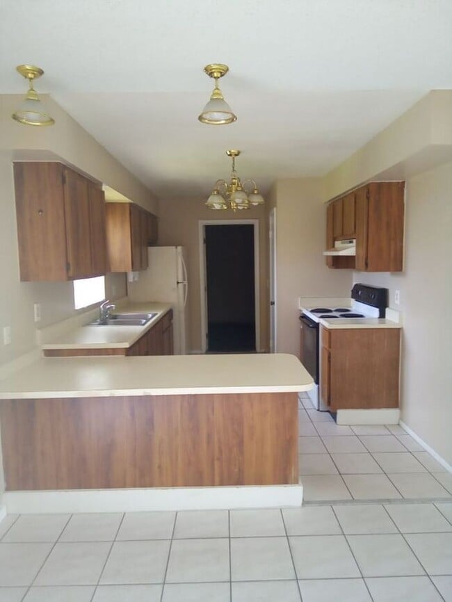 Building Photo - Single Family Home in BVL, Kissimmee