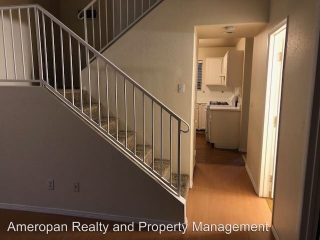 Building Photo - 2125 Saint Paul Way