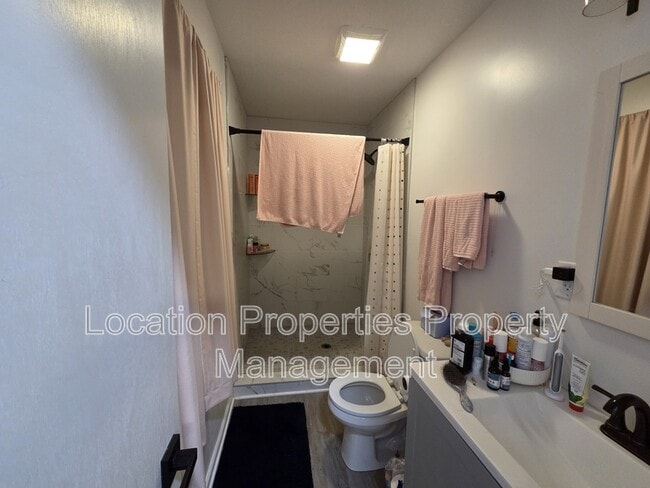 Building Photo - 1311 W 19th Terrace