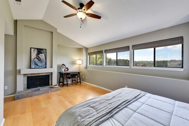 Building Photo - 4711 Spicewood Springs Rd