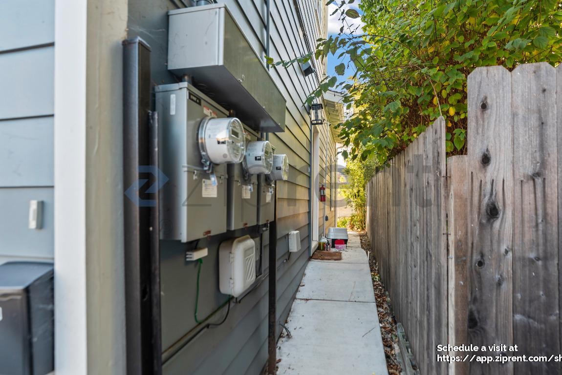 Building Photo - 3216 California St