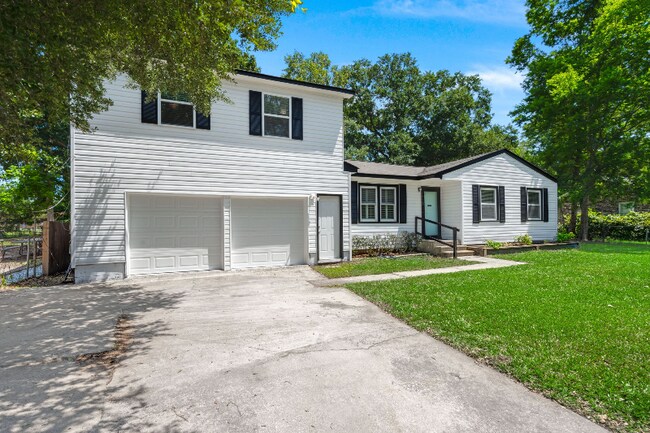 Primary Photo - 2720 N Oakridge Cir