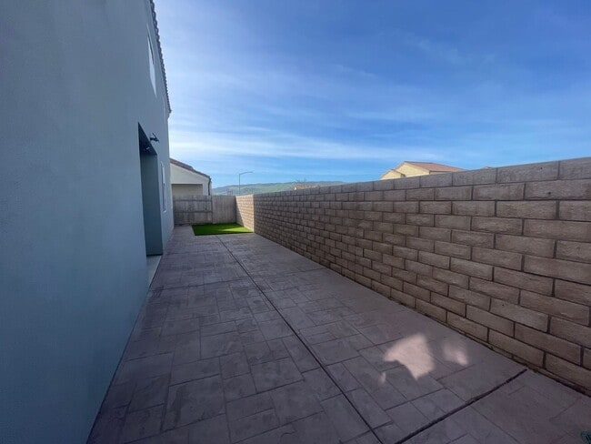 Building Photo - 307 Ninos Dr