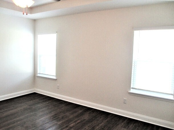 Building Photo - 907 Sunny Stroll Dr