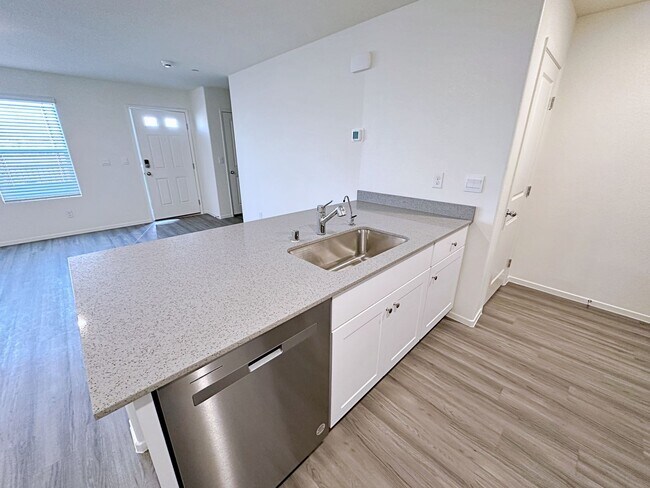 Building Photo - 1 MONTH FREE RENT* 3 BEDROOM TOWNHOUSE LOCATED IN INSPIRADA