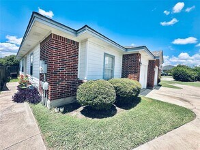 Building Photo - 2873 Southampton Way