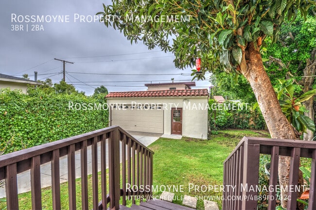 Building Photo - 10856 Wellworth Ave