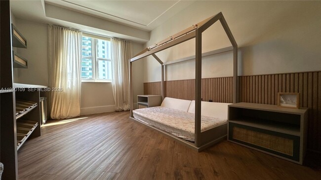 Building Photo - 20000 E Country Club Dr