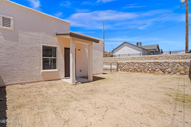 Building Photo - 8804 Eclipse St