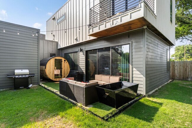 Building Photo - 4407 Merle Dr