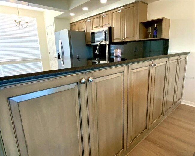 Building Photo - 6315 Shoreline Dr