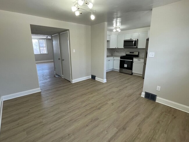 Building Photo - Beautiful 3 Bedroom, 1.5 Bath in Brookhaven
