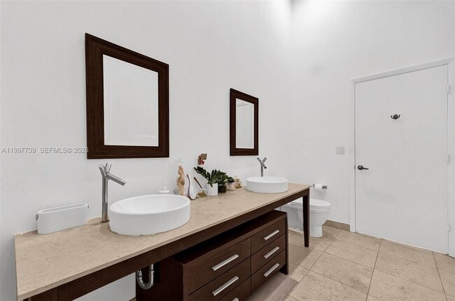 Building Photo - 465 Brickell Ave