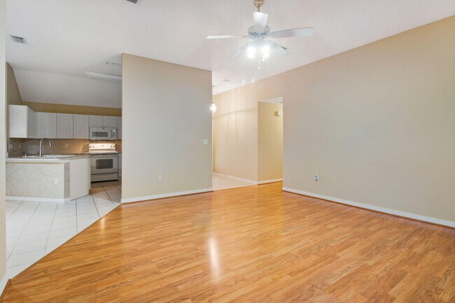Building Photo - 366 Bay Tree Dr